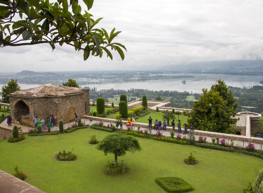 Dal Lake Pari Mahal